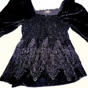 Venezia black velvet pullover. Size 18-20.